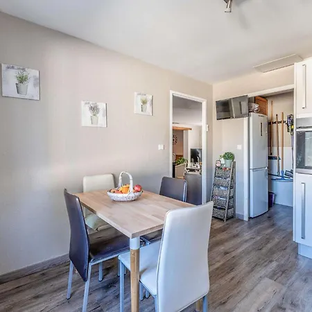 2 Bedroom Awesome In Holiday home