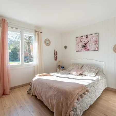 2 Bedroom Awesome In Mérignac