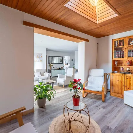 2 Bedroom Awesome In Holiday home