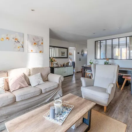2 Bedroom Awesome In Mérignac