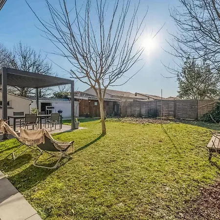 2 Bedroom Awesome In * Merignac (Gironde)
