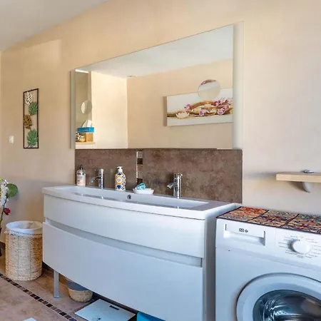 2 Bedroom Awesome In Holiday home